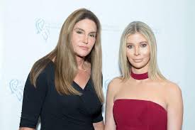 Former i'm a celebrity star caitlyn jenner and her business partner sophia hutchins are practically inseparable, but how did the two meet? Caitlyn Jenner S Partner Sophia Hutchins Has Really Good Relationship With Kardashian Jenner Sisters