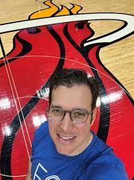 Toni Burrows's Instagram, Twitter & Facebook