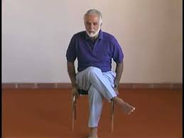 Www Slyoga Com A Yoga Sun Salutation That Just About Anyone Can Do Slow Easy Relaxing Many People Who Are Turned Off By Exe Yoga Sun Salutation Yoga Twist