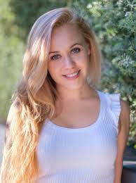 Clara Helms's Instagram, Twitter & Facebook