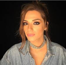 Φρέσκια, ανανεωμένη και πανέμορφη η βάσω λασκαράκη αποφάσισε να αλλάξει τα μαλλιά της και το αποτέλεσμα της πάει πολύ. Basw Laskarakh Backstage Make Up Hair Thanos Vogiatzis 8anos Bogiatzhs Facebook