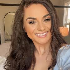 Emmy Estes's Instagram, Twitter & Facebook