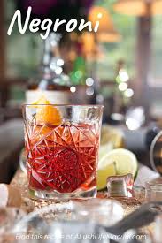 This Classic Negroni Recipe Is Super Easy So Try It At Home In 2020 Negroni Recipe Negroni Classic Negroni Recipe
