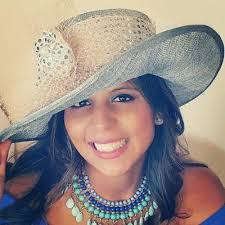 Samantha August's Instagram, Twitter & Facebook