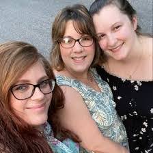 Amber Halterman's Instagram, Twitter & Facebook