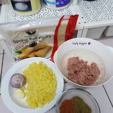 Gulung dan padatkan inti maggi rapat ke kulit popia tu. Resepi Popia Ayam Cheese