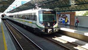 El metro es el sistema de transporte masivo de gran capacidad que atraviesa el área metropolitana de medellín de sur a norte, de norte a noreste, del centro de la ciudad hacia el oeste, y de oeste a noroeste. Metro De Medellin Wikipedia La Enciclopedia Libre