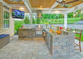 custom outdoor living space designers
