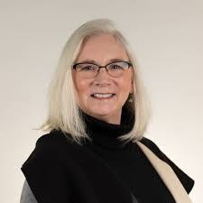 Lauri Arnold's Instagram, Twitter & Facebook