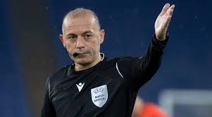 Ulan ahlaksız önce türkiye'de doğru dürüst maç yönet de ondan sonra kokmaya. Besiktas Galatasaray Derbisini Cuneyt Cakir Yonetecek