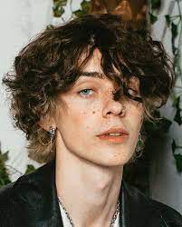 A short haircut with a thick, layered cut gives the impression of being thinner than it is. 32 Curtains And Eboy Haircut Combinations You Should Try In 2021