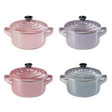 This compact stoneware dish is specially designed for individual preparation and presentation, and is styled after le creuset's legendary round french ovens, complete with a ringed lid, raised le creuset lettering and side. Le Creuset 4er Set Mini Cocotte Metallics Rose Cook