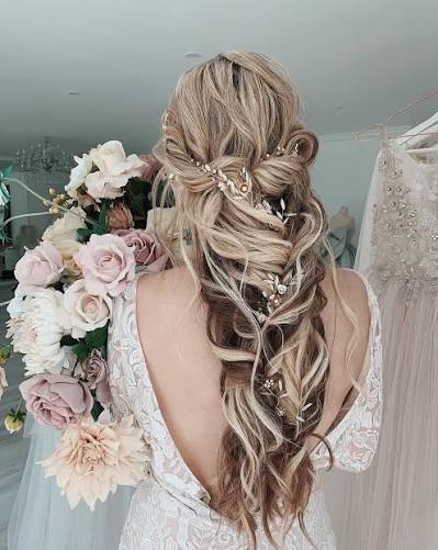 Textured waves are the base for this one. Dreamy braid for a boho bride🕊 I used two types of @ulyana.aster.bridal hair accessories here - hair vine Alexa around the crown area and