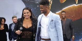 De acordo com ele, a atriz, que já foi campeã do quadro em 2012, estaria tentando mudar seu parceiro de palco. Viviane Araujo Causa Expulsao Na Danca Dos Famosos E Gera Revolta