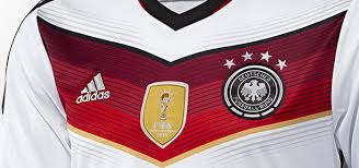 „es ist eine riesengroße ehre, dass ich deutschland bei einem turnier repräsentieren darf. Streit Um Das Neue Dfb Deutschland Trikot 2014