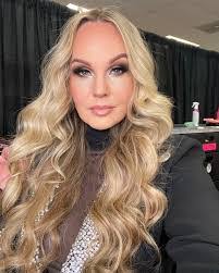 Nicole Levesque's Instagram, Twitter & Facebook