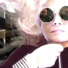 Lisa Gee's Instagram, Twitter & Facebook