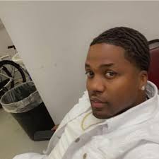 I just want to take some time to highlight my little cousins brain her  knitting game is amazing. Check her out Jaysia Pugh Instagram  Purecrecreationsx over the weekends at our family reunion