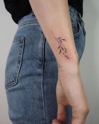 Your Body Provides A Pretty Extensive Canvas With Heaps Of Possibilities For New Ink Simple Tattoos For Women Small Tattoos Simple Meaningful Tattoos For Women