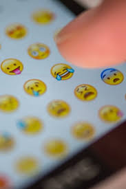 Eine regenbogenflagge ist auch als emoji verfügbar. Digitale Welt Diese Emojis Brauchen Wir Digital Sz De