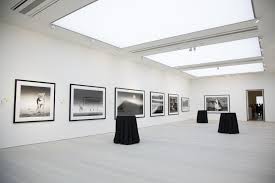 8 Different Types Of Venues For A Perfect Product Launch Event Saatchi Gallery Art Gallery Interior Gallery