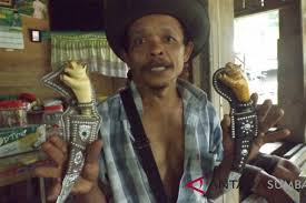 Ukuran sangat penting untuk memilih ukuran pisau yang tepat. Berburu Pisau Gagang Unik Karya Pak Andah Di Padang Pariaman Video Antara Sumbar