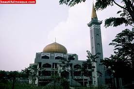 3.12959, 101.67187) is the main mosque in bangsar, kuala lumpur. World Beautiful Mosques Pictures