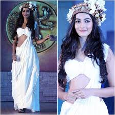 Mohenjo Daro Actress Is Turning Out To Be A True Fashionista Pooja Hedge Fashion Statements Goddess Dress Indian Designer Outfits Fashion It lies on the flat alluvial plain of the indus, about 50 miles (80 km).