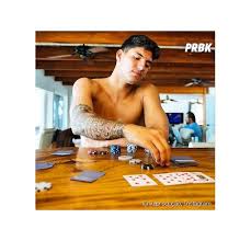 Gabriel medina pinto ferreira is a brazilian professional surfer, also the 2014 and 2018 wsl world champion. Gabriel Medina Explica O Significado De Suas Tatuagens No Programa Mundo Medina Purebreak