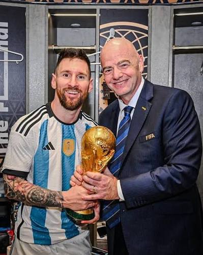 🇨🇭🗣️ Gianni Infantino: “Leo Messi won the World Cup in his fifth  attempt, with his participation 26 games, the record in World Cup history.”  “This shows a lot how a great player