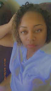 Hi fellas my name is diamond 💎 get at me!!! Real ones only I'm not gone  waste ur time don't waste mine..