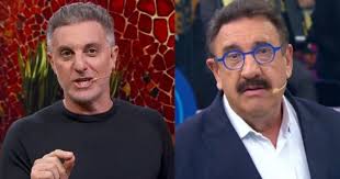 Huck quebra protocolo e faz convocação urgente de Ratinho à Globo: "Estamos precisando"