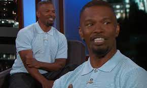 Il s'est fait connaître au sein des longhorns de l'université du texas. Jamie Foxx Tells Party Stories On Jimmy Kimmel Live Daily Mail Online