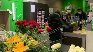 Les coiffeurs des départements concernés « pourront rester ouverts », précise attal. 1ddx502h2amwnm