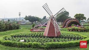 Zinnia is a genus of plants of the sunflower tribe within the daisy family. Chung She Flower Garden Taman Bunga Fotogenik Di Taiwan