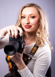 Emma Holt's Instagram, Twitter & Facebook