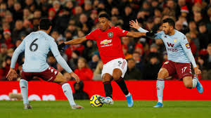 Fernandes sends red devils level with leaders liverpool bruno fernandes' penalty sent manchester united level on points with liverpool at the top of the premier. 3 Fakta Menarik Usai Laga Man United Vs Aston Villa Di Liga Inggris Kumparan Com