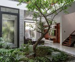 Rumah minimalis tampak depan batu alam banyak digunakan di rumah dengan lahan tipe besar maupun kecil karena gaya ini dinamis dan sesuai dengan luas tanah yang makin hari. 15 Inspirasi Taman Minimalis Dalam Rumah Yuk Dilihat Seperti Apa Desainnya Rumah123 Com
