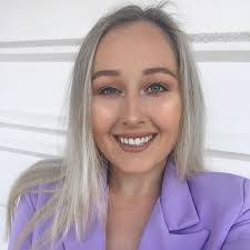 Ashley Andersen's Instagram, Twitter & Facebook