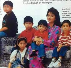 Raja zarith sofiah binti almarhum sultan idris shah (born 14 august 1959) is the permaisuri (queen) of johor. Ping Busuk Rss Feed