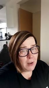 Beställ en personlig video från Dee Kelly