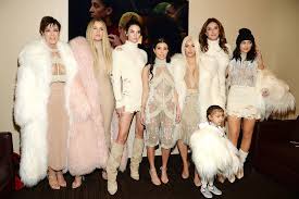In 2007, she rose to fame on keeping up with the kardashians, her family's e! Die Kardashians Jenners In Zahlen Wie Kris Kourtney Kim Khloe Kendall Und Kylie Zu Den Grossten Influencerinnen Der Dekade Wurden Vogue Germany