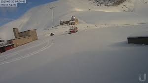 A view over the town and the rocca di marineo. Webcam Campo Imperatore