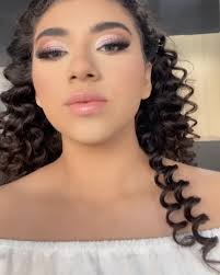 Enamorada de este Makeup y estos preciosos rizos🥰 y todo gracias a  @gerson.vasquez.940 @gersonvieramake_up
