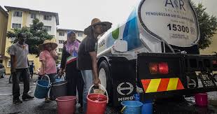 Following the temporary water cut, air selangor said it is distributing emergency water supplies to the affected areas in the petaling, hulu langat, kuala in july, about one million users in 1,133 areas in the klang valley were hit by water supply disruption because of pollution at the raw water source at. Klang Valley Water Disruption Why Does It Happen So Often Malaysia Malay Mail