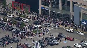 Someone opend fire with a revolver in yorkdale mall and the police shut it down. Police Id Alleged Yorkdale Mall Shooter Cp24 Com
