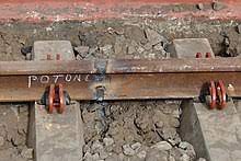 Lain lain tempat di sepanjang jalan kereta api ini tidak sama masa bertolak untuk mengambil penumpang. Rel Wikipedia Bahasa Indonesia Ensiklopedia Bebas