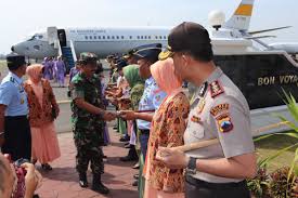 Belum smk penerbangan lain, seperti di solo, surabaya, dan jakarta, ujar dia. Lawu Post Panglima Tni Tiba Di Solo