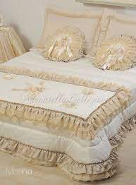 Trapunta Matrimoniale Elaborata A Mano Per Singolo Capo Con Angolo Stondato Misure 270 X 270 Cm Sopra In Raso Elite Trapunte Biancheria Da Tavola Copriletto