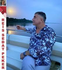 Sedat peker, 26 haziran 1971 tarihinde sakarya'da kafkas asıllı rize'li bir türk ailesinin çocuğu olarak doğmuştur. Ismail Sezer Ismailsezer07 Twitter
